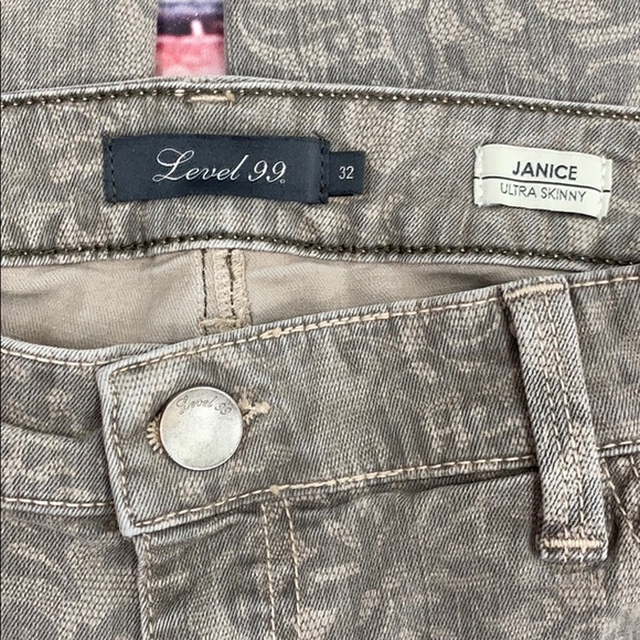 Level 99 Janice Ultra Skinny Gray Lace Print Jeans - Picture 11 of 14